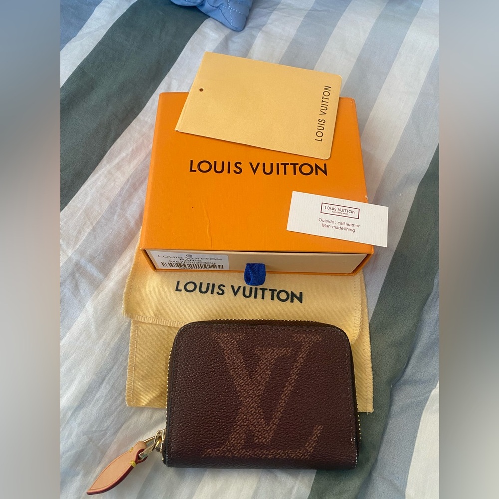 Louis Vuitton small wallet!! See notes below-